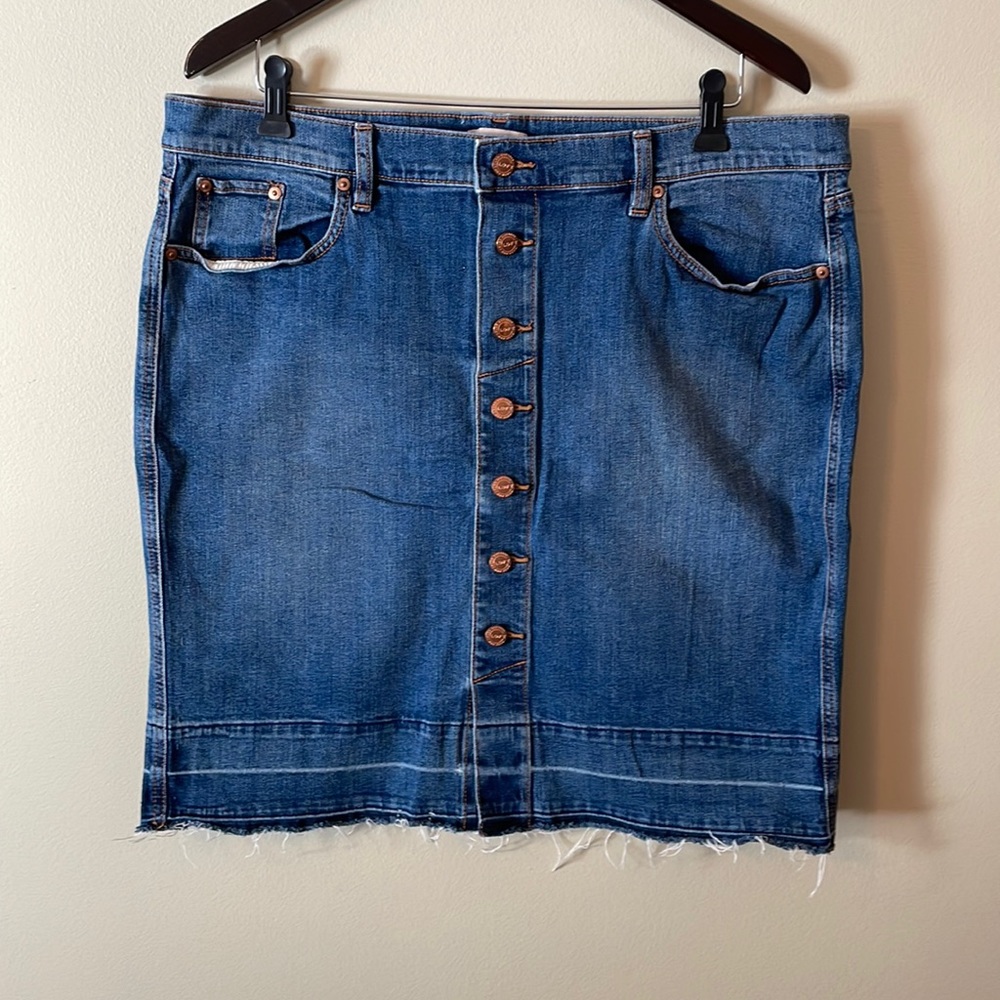 LOFT Outlet denim jean skirt. Size 14